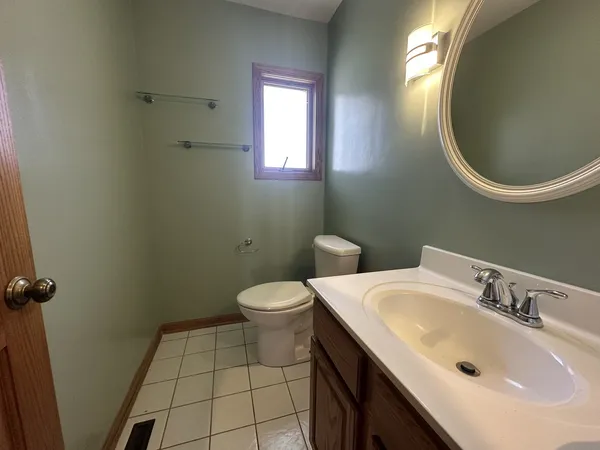 $4,000 | 8 G.K. Lane, Lincolnshire, IL 60069