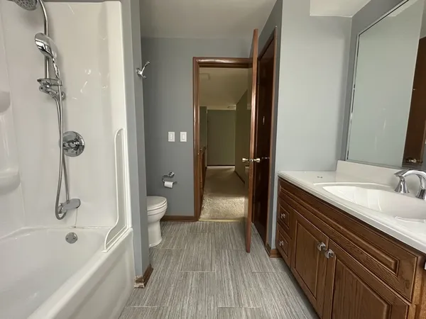 $4,000 | 8 G.K. Lane, Lincolnshire, IL 60069