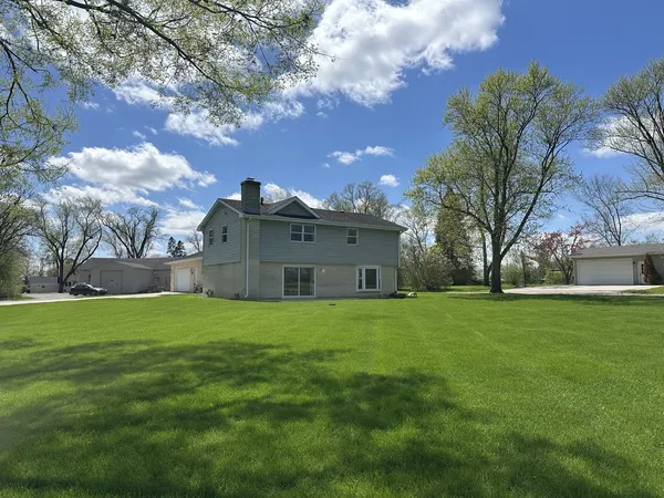 $4,000 | 8 G.K. Lane, Lincolnshire, IL 60069