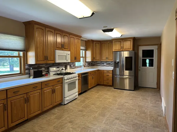 $4,000 | 8 G.K. Lane, Lincolnshire, IL 60069