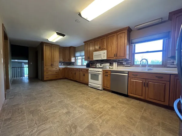 $4,000 | 8 G.K. Lane, Lincolnshire, IL 60069