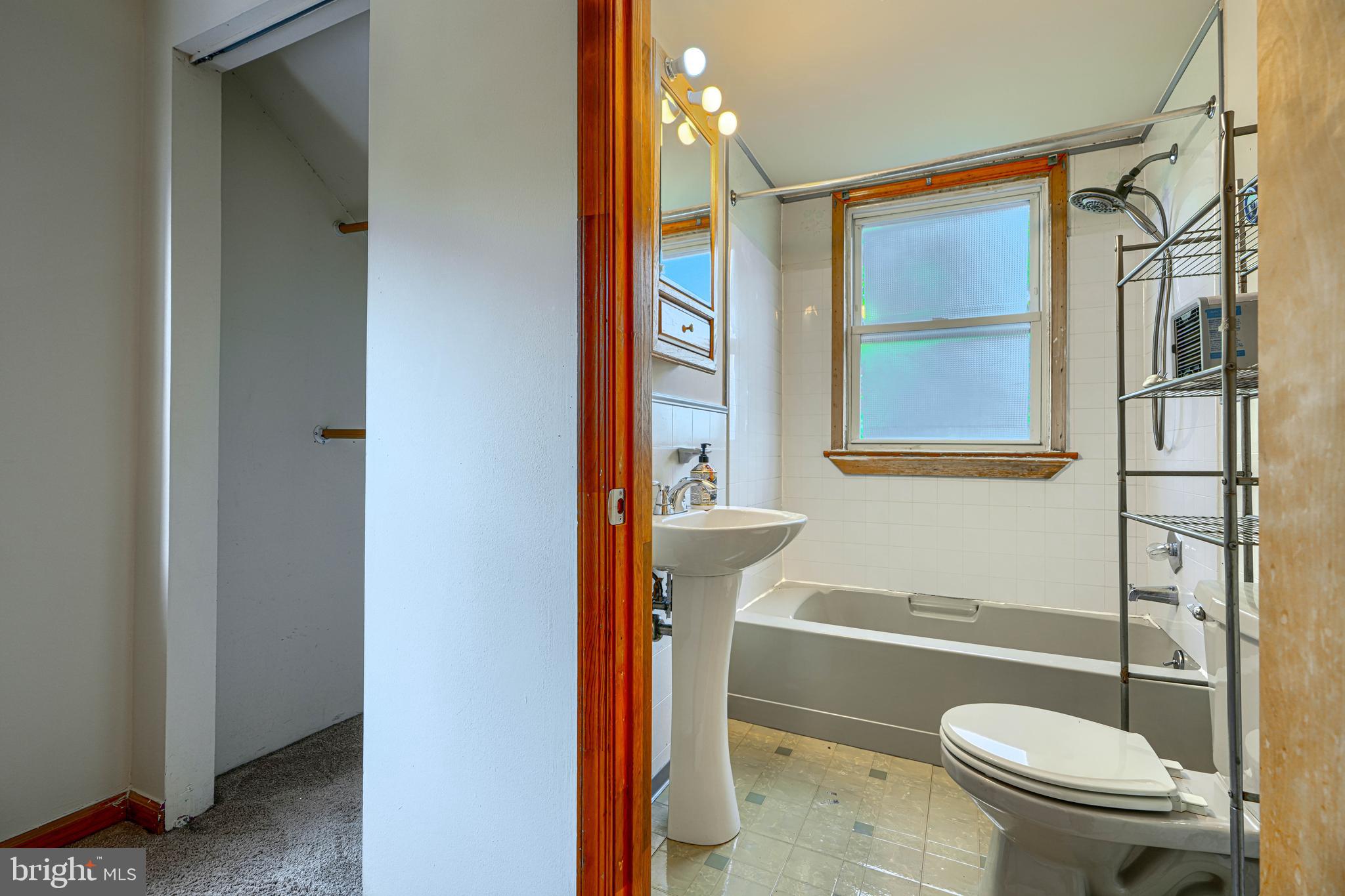 400 Celeste Avenue Baltimore, MD 21221 - Photo 22 of 37 Full Bath