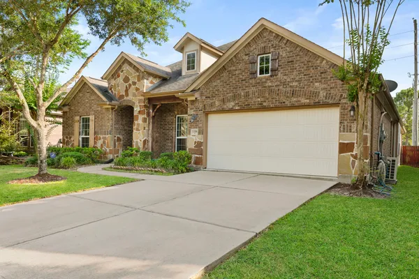 $3,200 | 13306 Misting Falls Lane, Pearland, TX 77584