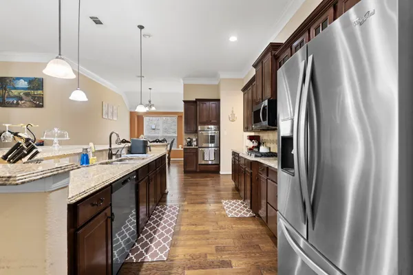 $3,200 | 13306 Misting Falls Lane, Pearland, TX 77584
