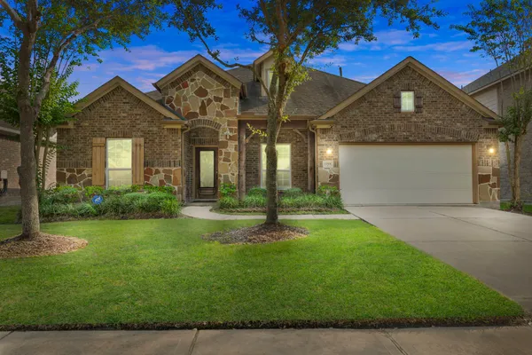 $3,200 | 13306 Misting Falls Lane, Pearland, TX 77584