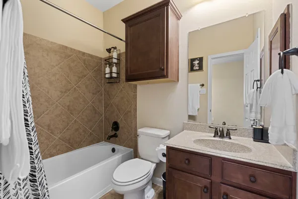 $3,200 | 13306 Misting Falls Lane, Pearland, TX 77584