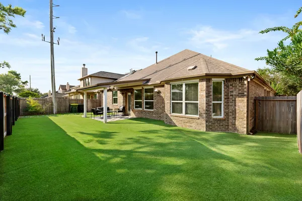 $3,200 | 13306 Misting Falls Lane, Pearland, TX 77584