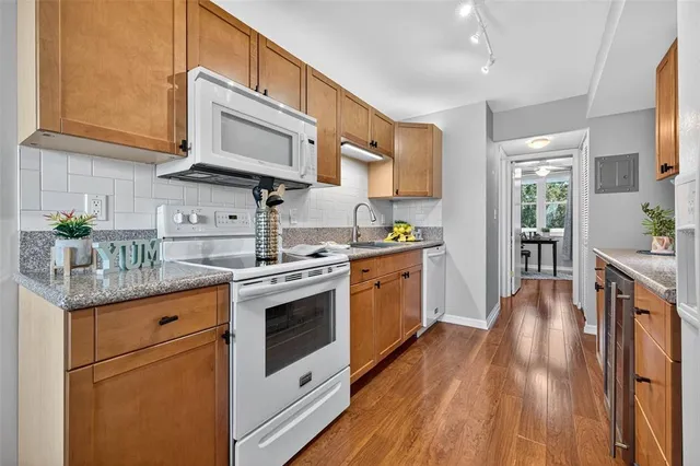 $199,000 | 4880 Locust Street Northeast, Unit 330, St. Petersburg, FL 33703