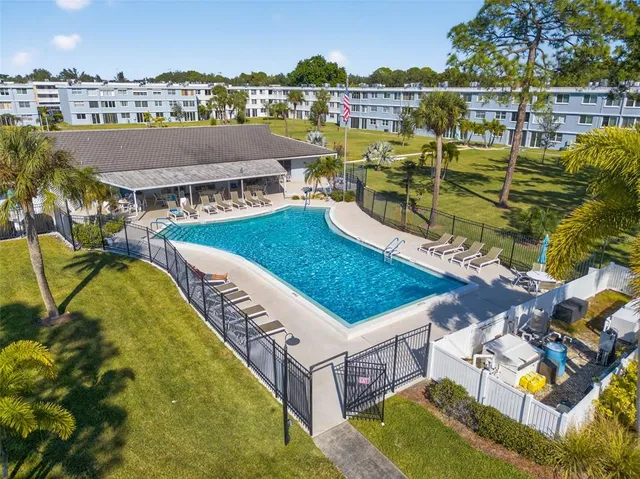 $199,000 | 4880 Locust Street Northeast, Unit 330, St. Petersburg, FL 33703