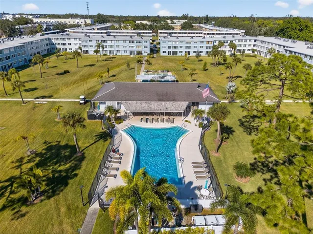 $199,000 | 4880 Locust Street Northeast, Unit 330, St. Petersburg, FL 33703