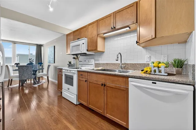 $199,000 | 4880 Locust Street Northeast, Unit 330, St. Petersburg, FL 33703