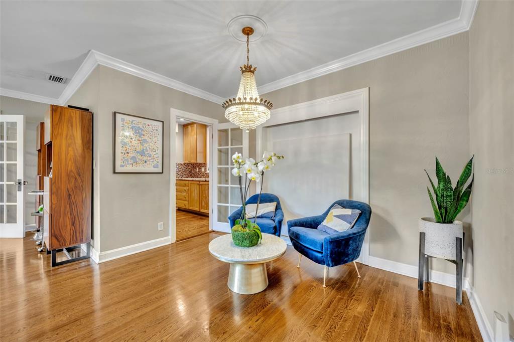 1960 Winter Park Road Winter Park, FL 32789 - Photo 6 of 46 a view of a livingroom with furniture and a potted plant