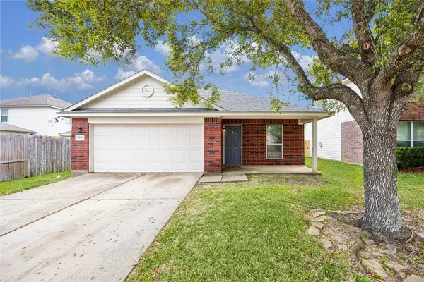 $1,900 | 919 Yorkshire Hollow Lane, Fresno, TX 77545