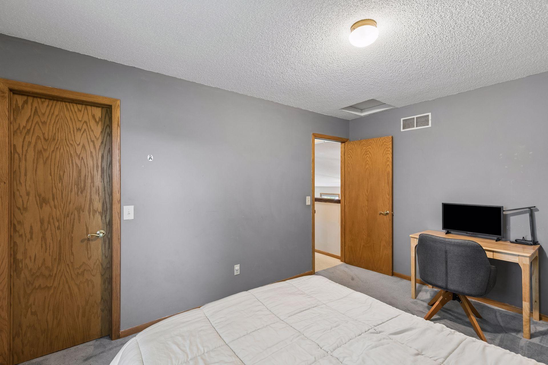 4482 Oak Pond Road Eagan, MN 55123 - Photo 24 of 40 Gallery Image 24