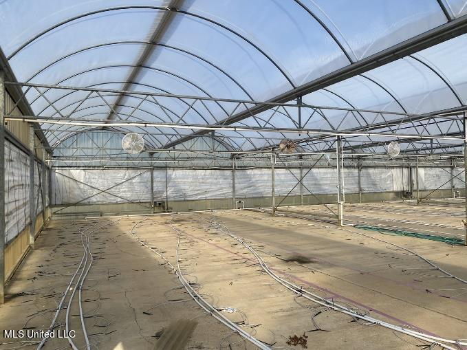 4450 Parsons Road Raymond, MS 39154 - Photo 11 of 66 Greenhouse 5