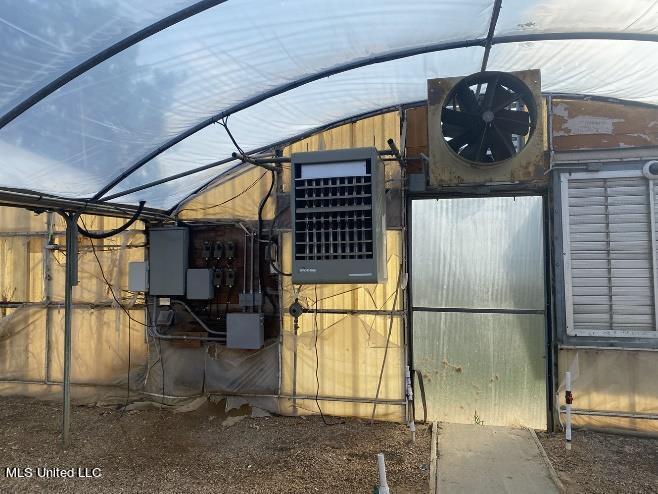 4450 Parsons Road Raymond, MS 39154 - Photo 22 of 66 Greenhouse 16