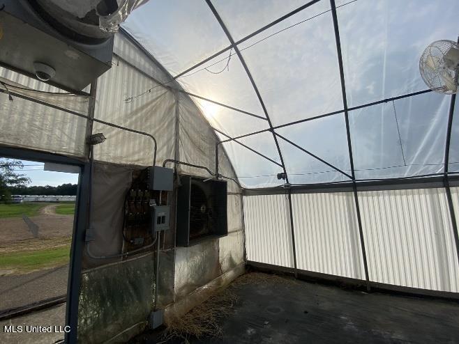 4450 Parsons Road Raymond, MS 39154 - Photo 26 of 66 Greenhouse 20