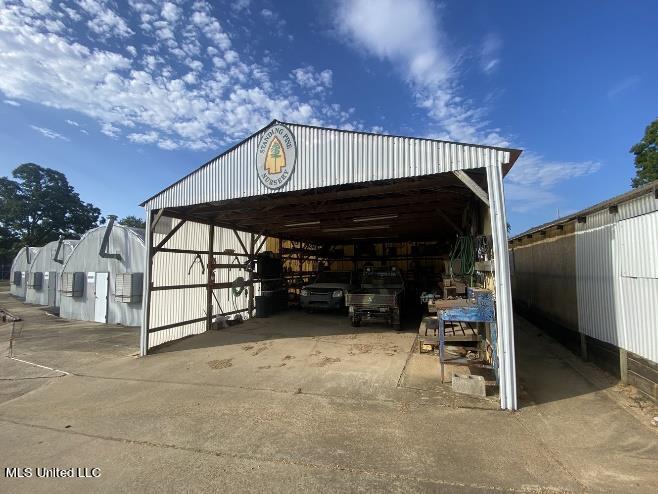 4450 Parsons Road Raymond, MS 39154 - Photo 28 of 66 Greenhouse 22