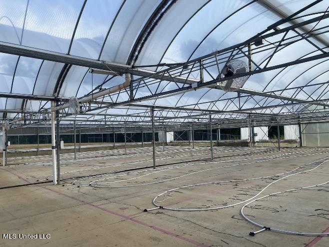 4450 Parsons Road Raymond, MS 39154 - Photo 7 of 66 Greenhouse 1