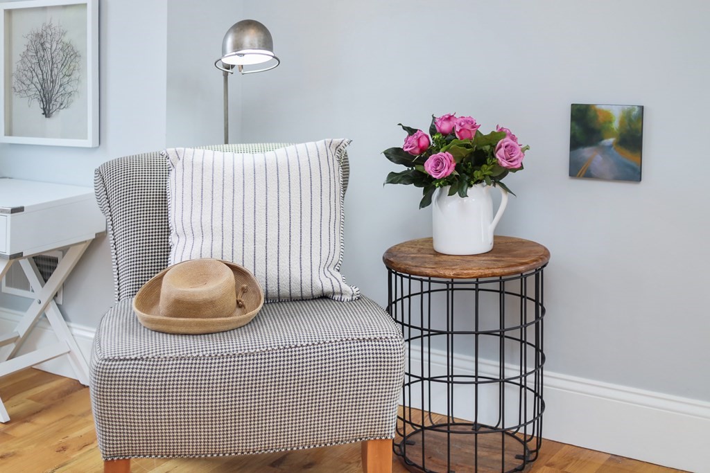 18 Snow Shore Road Orleans, MA 02653 - Photo 26 of 42 a living room with furniture