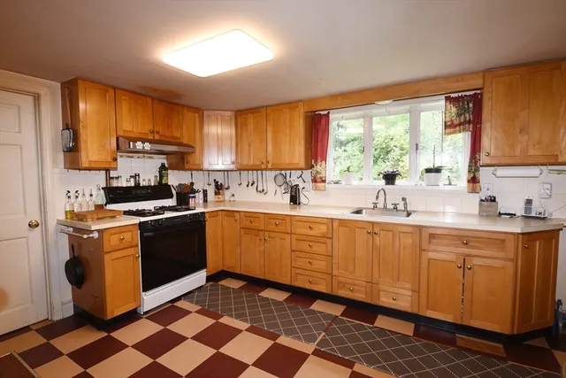 $540,000 | 696 Summer Street, Rockland, MA 02370