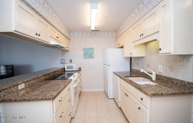 $315,900 | 9100 Reed Drive, Unit 3202, Emerald Isle, NC 28594