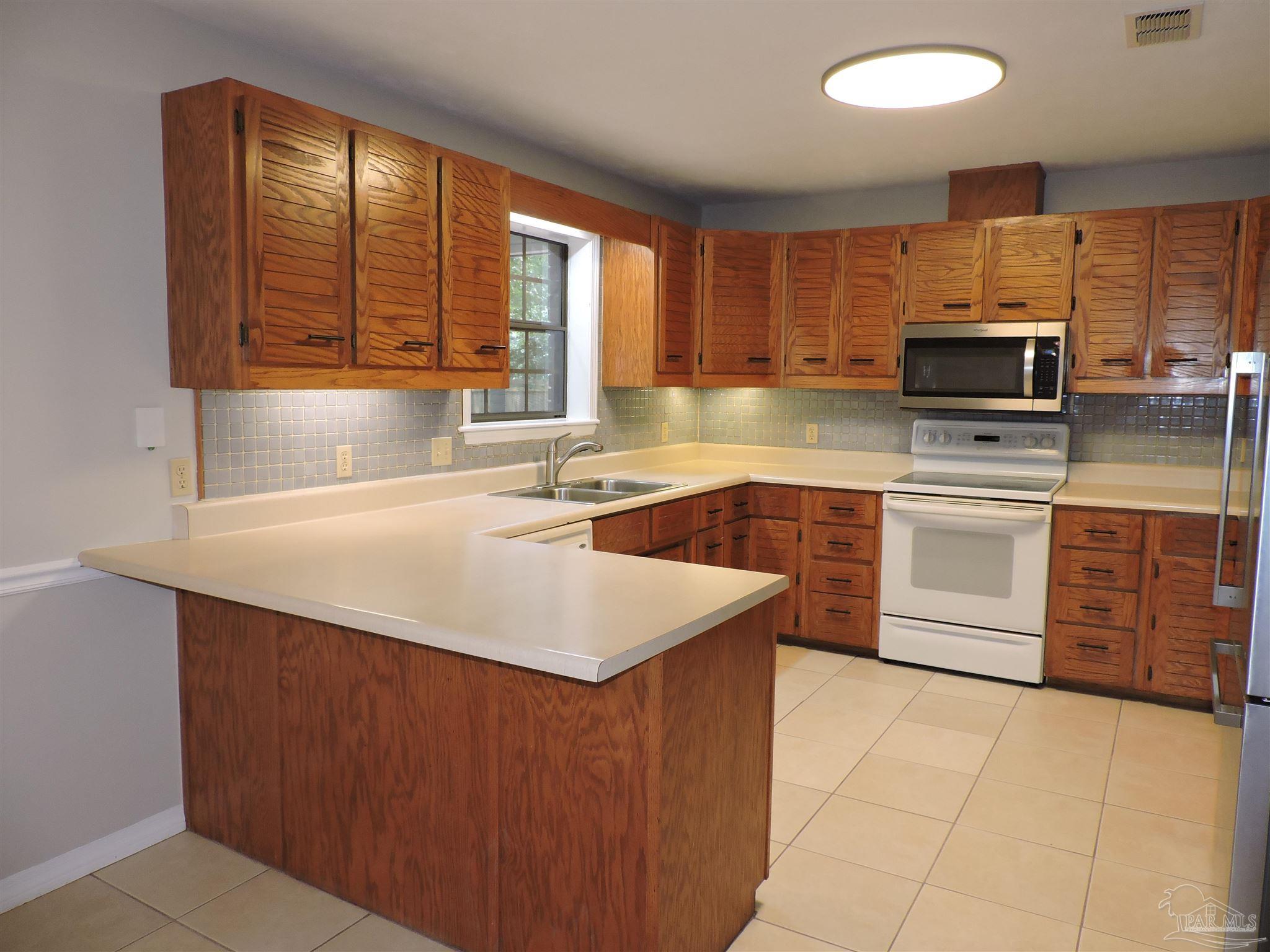 5261 Rowe Trail Pace, FL 32571 - Photo 11 of 32 Gallery Image 11