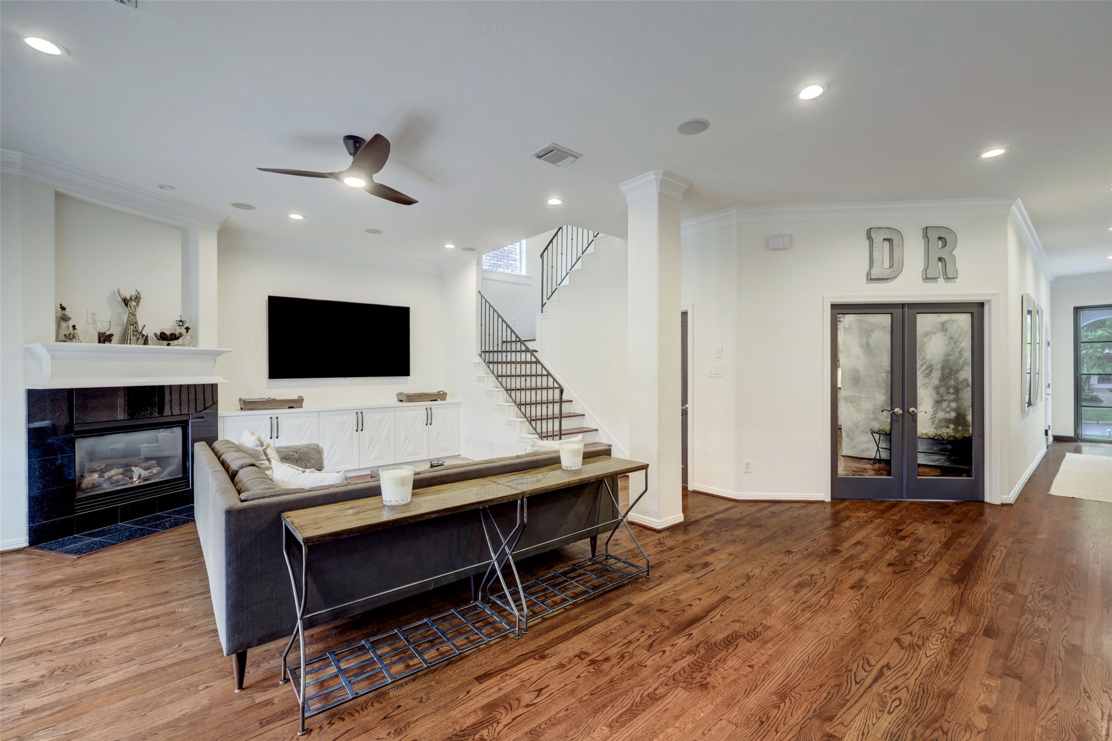 4004 Childress Street Houston, TX 77005 - Photo 16 of 34 a living room with furniture and a flat screen tv