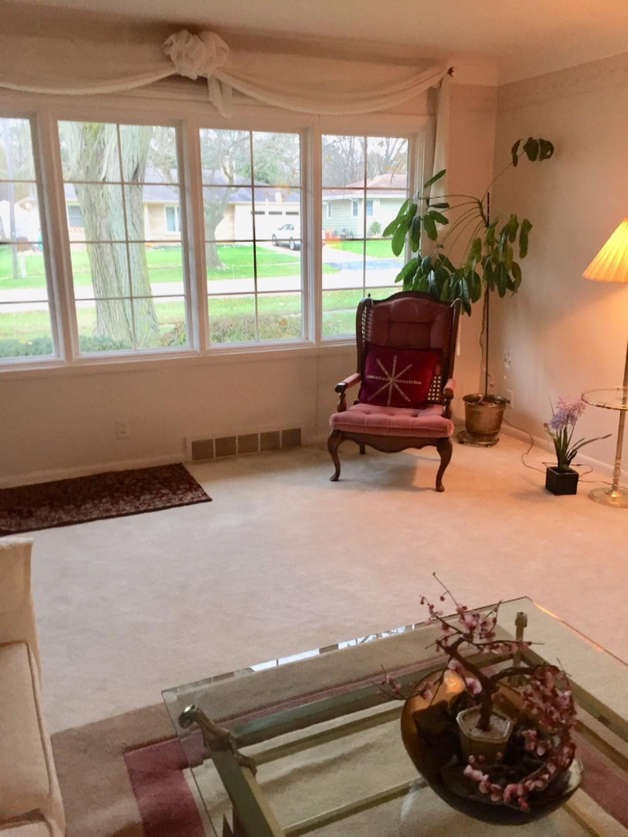 926 Par 4 Road Kalamazoo, MI 49008 - Photo 3 of 20 Par 4 living room 2