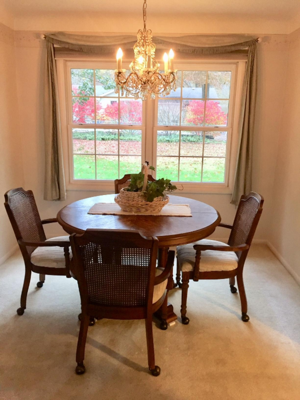 926 Par 4 Road Kalamazoo, MI 49008 - Photo 4 of 20 Par 4 dining room