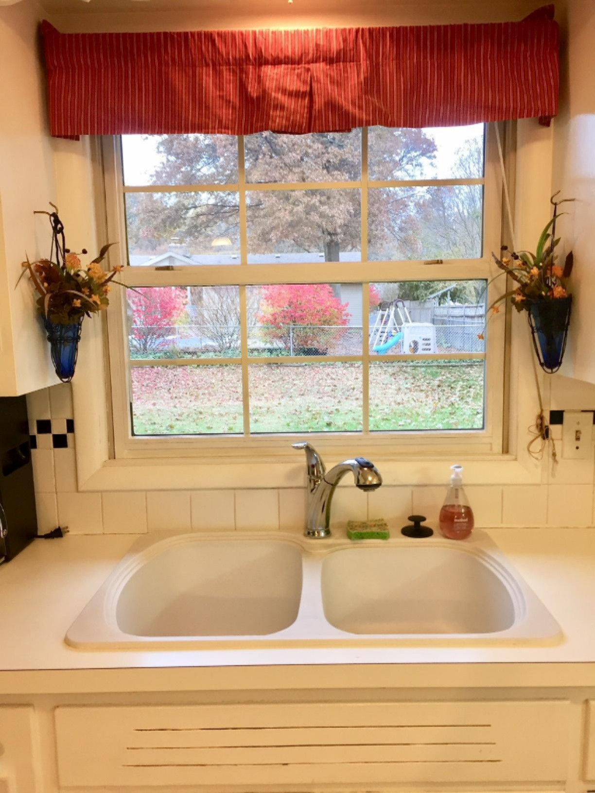 926 Par 4 Road Kalamazoo, MI 49008 - Photo 10 of 20 Par 4 kitchen window