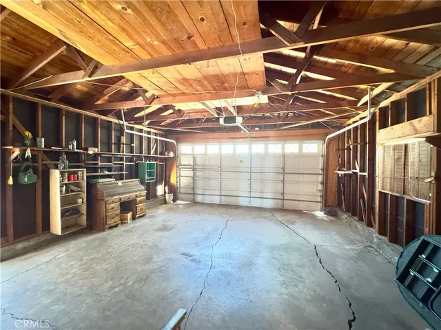 a picture of floor with lots of counter