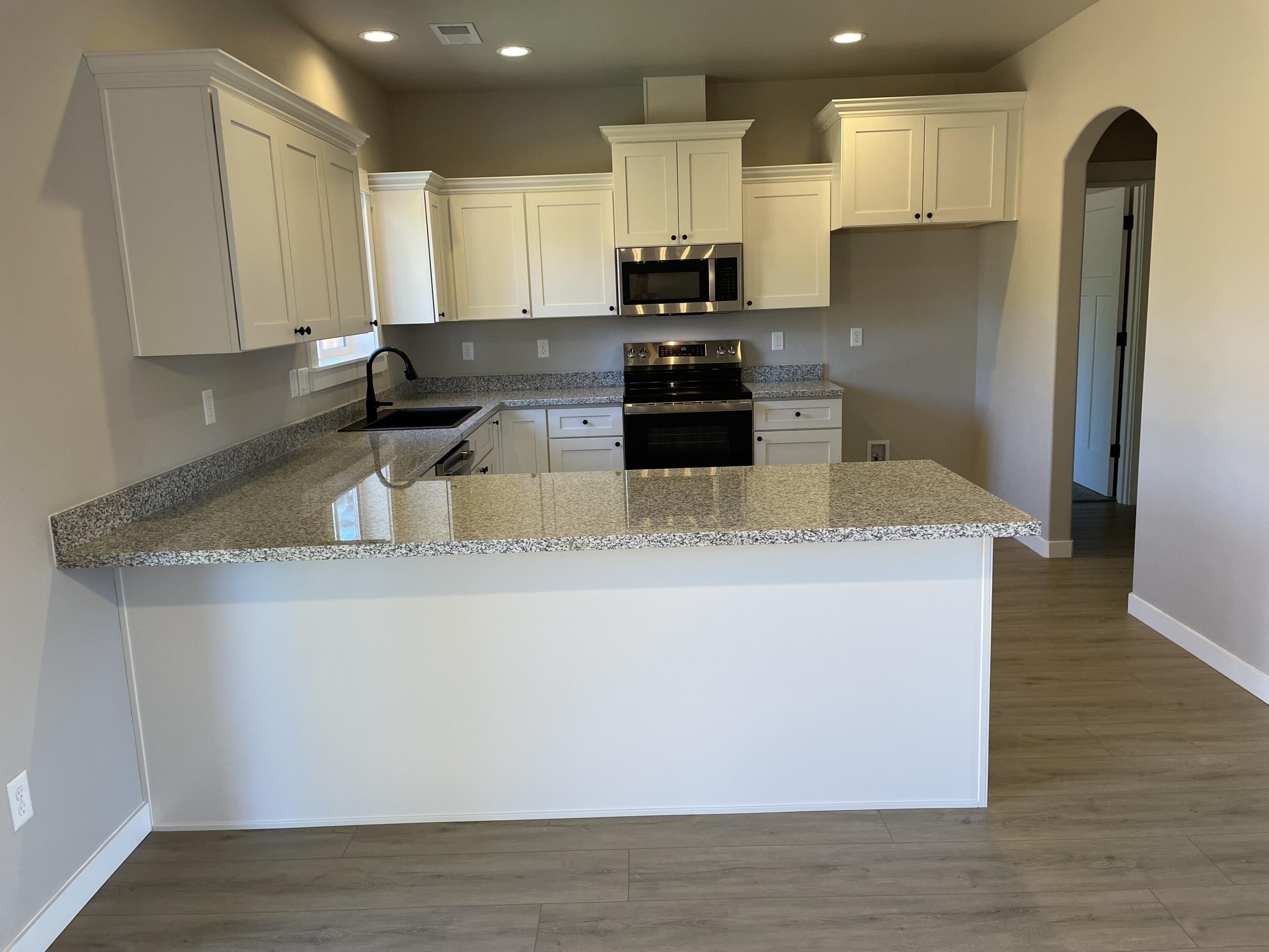 2769 Roberts Road Medford, OR 97504 - Photo 11 of 29 Kitchen