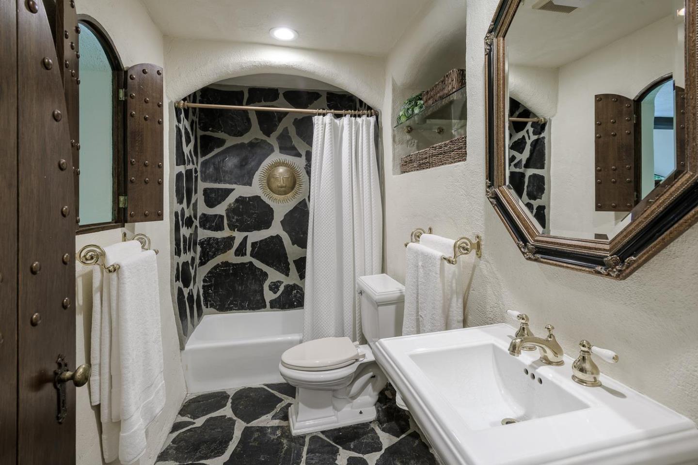 420 El Arroyo Road Hillsborough, CA 94010 - Photo 19 of 24