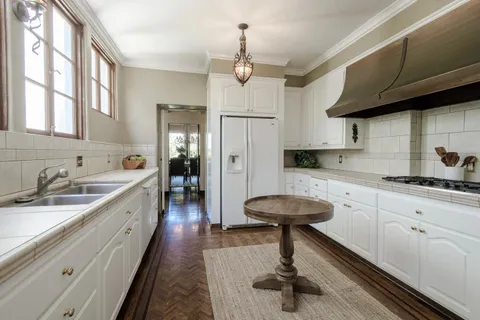 $5,995,000 | 420 El Arroyo Road, Hillsborough, CA 94010