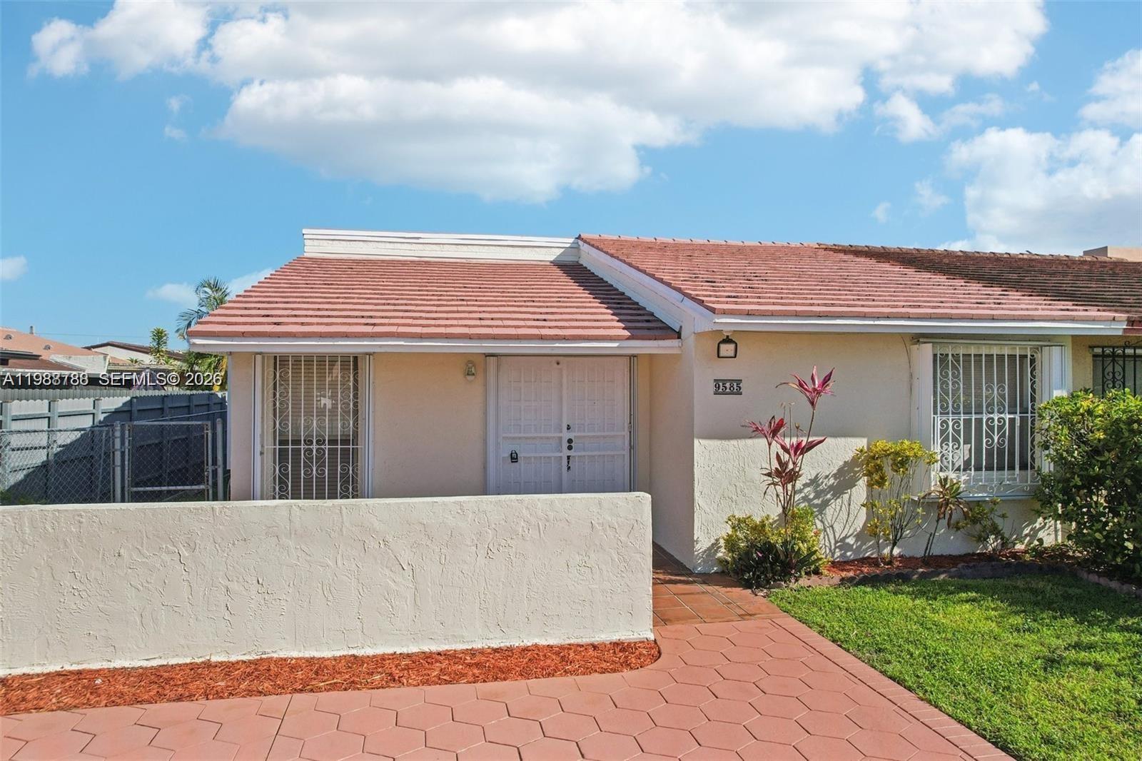 9585 Southwest 1st Terrace Miami, FL 33174 - Photo 37 of 48