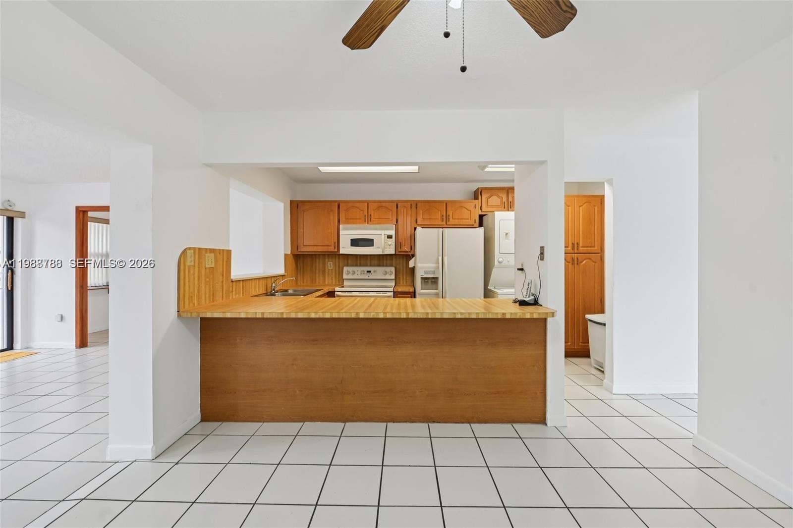 9585 Southwest 1st Terrace Miami, FL 33174 - Photo 4 of 48