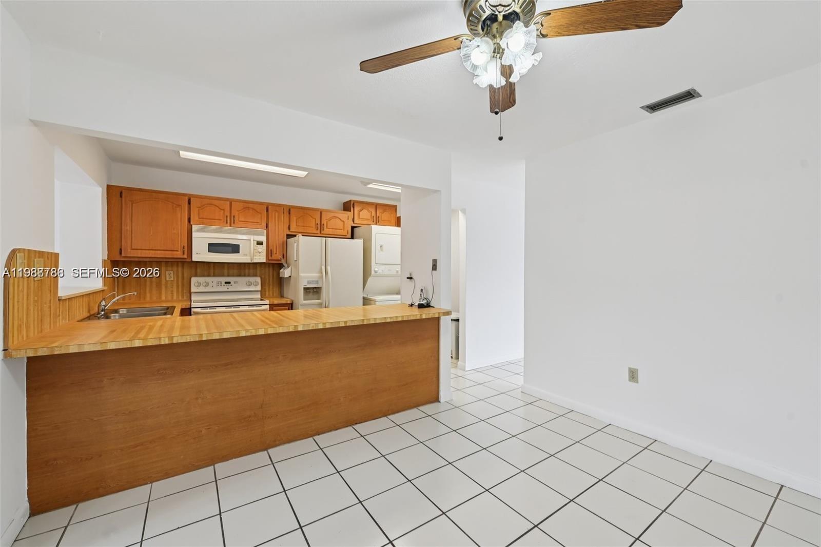 9585 Southwest 1st Terrace Miami, FL 33174 - Photo 5 of 48