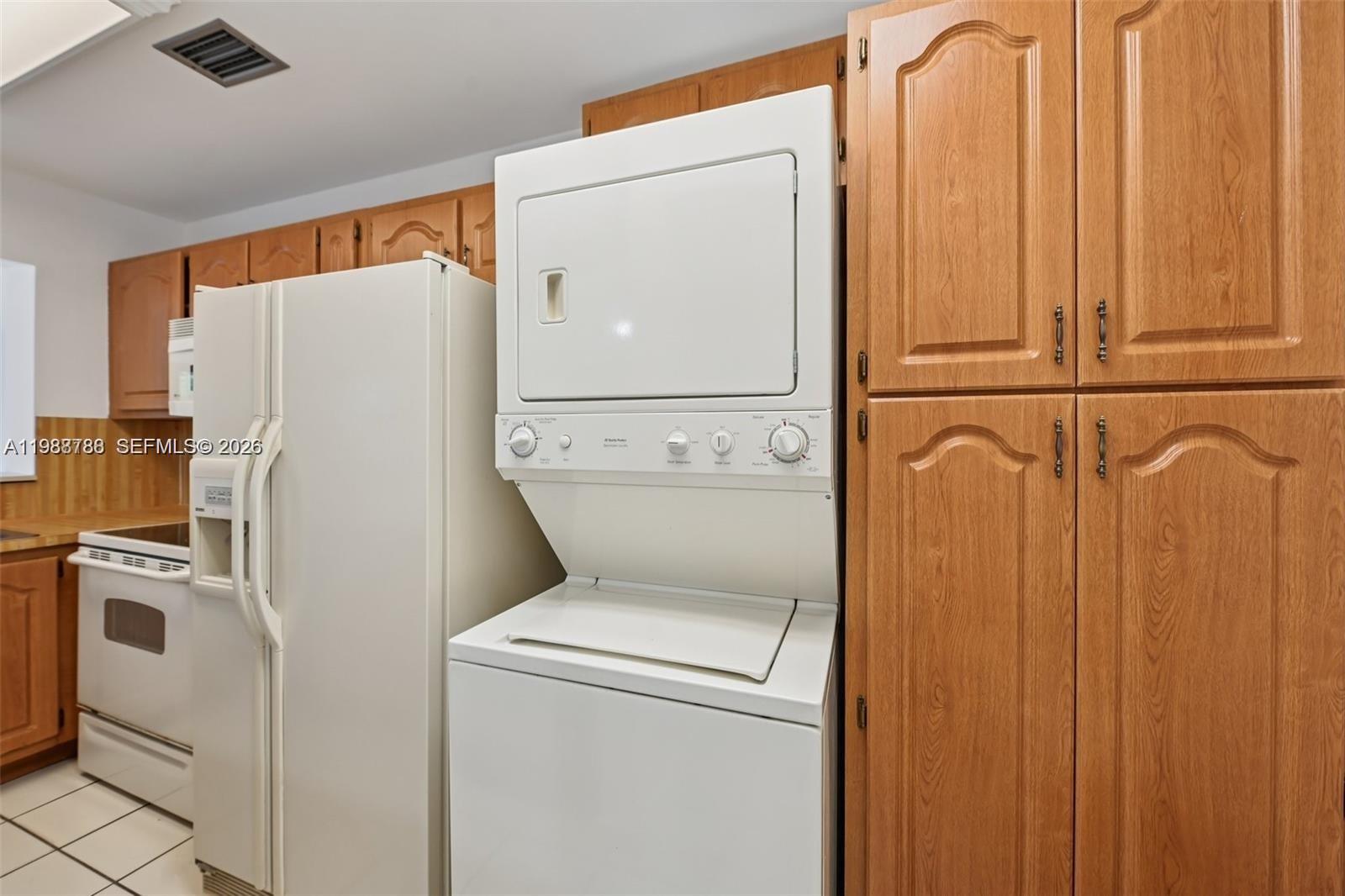 9585 Southwest 1st Terrace Miami, FL 33174 - Photo 8 of 48