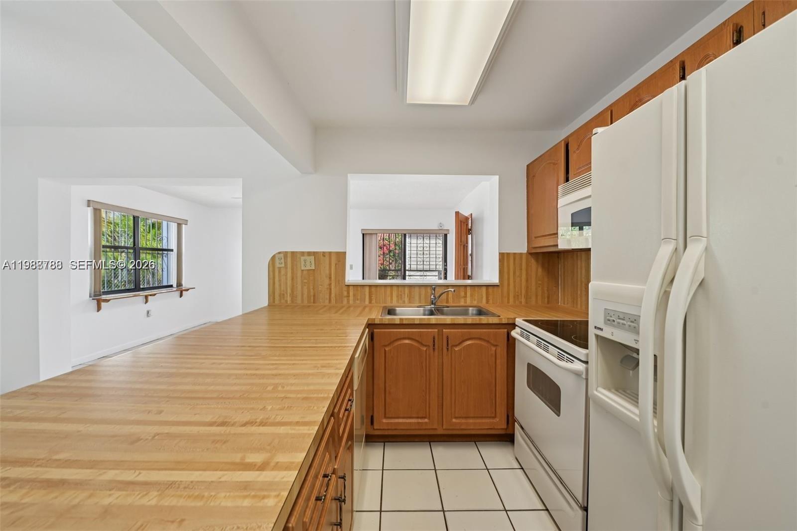 9585 Southwest 1st Terrace Miami, FL 33174 - Photo 9 of 48