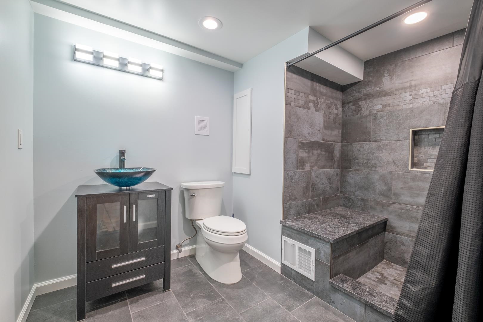 409 West Sheridan Road Lansing, MI 48906 - Photo 6 of 31