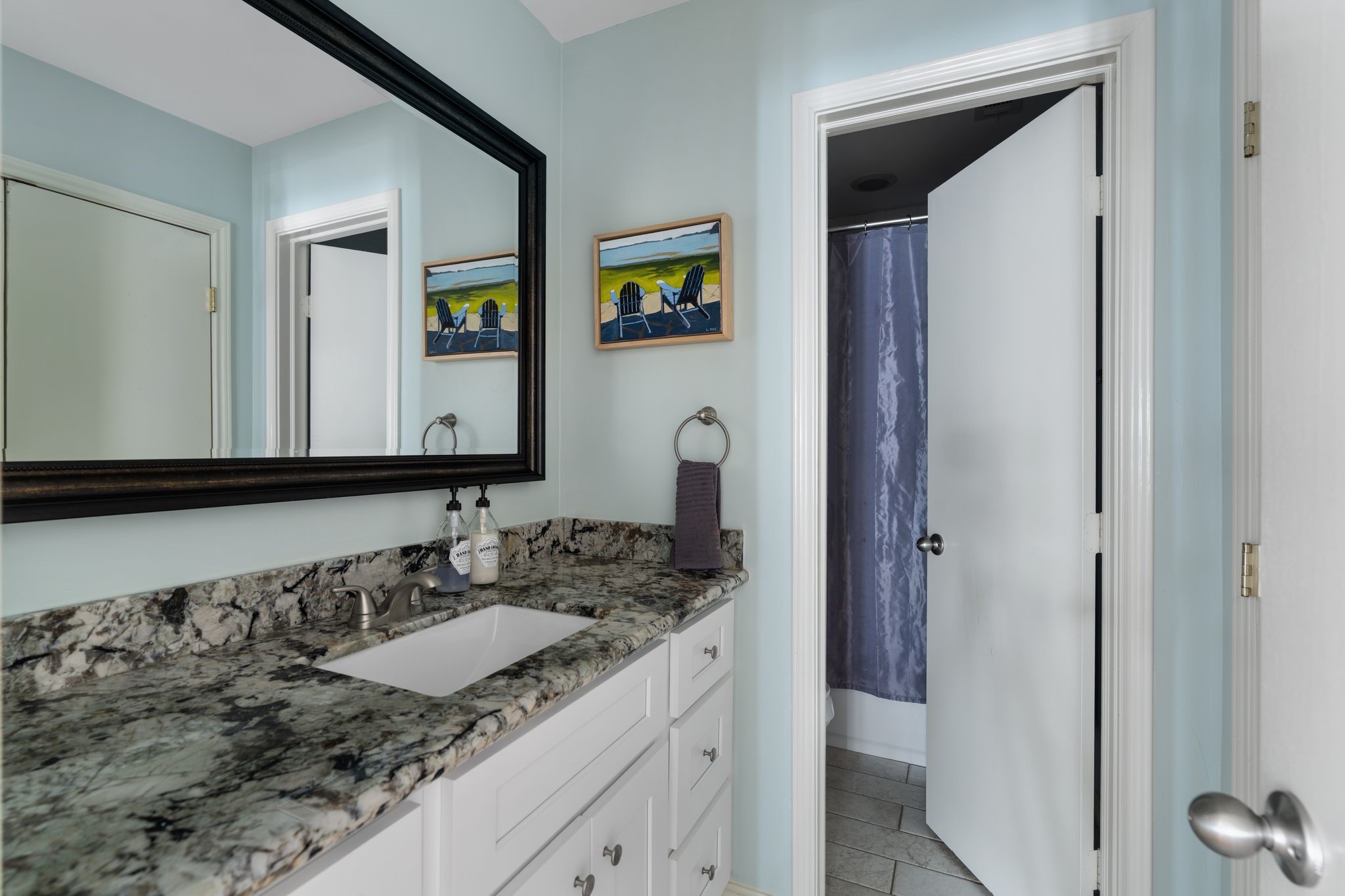 2612 Yupon Street Houston, TX 77006 - Photo 33 of 41 Secondary bathroom includes granite countertops, ample storage, linen closet, and a tub shower combination serving the upstairs bedrooms.