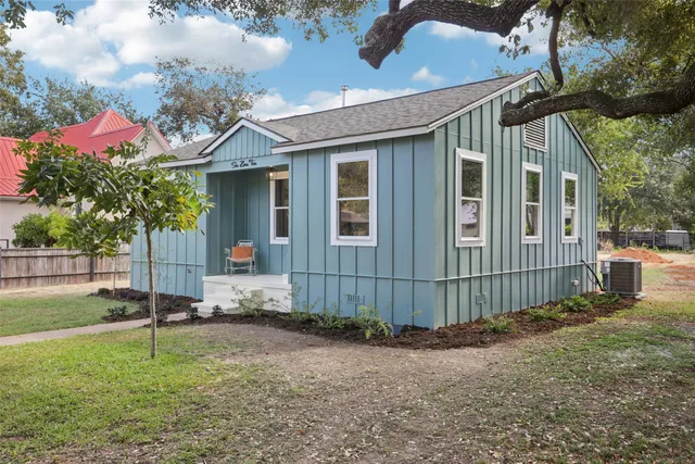 $275,000 | 602 Short Street, Smithville, TX 78957