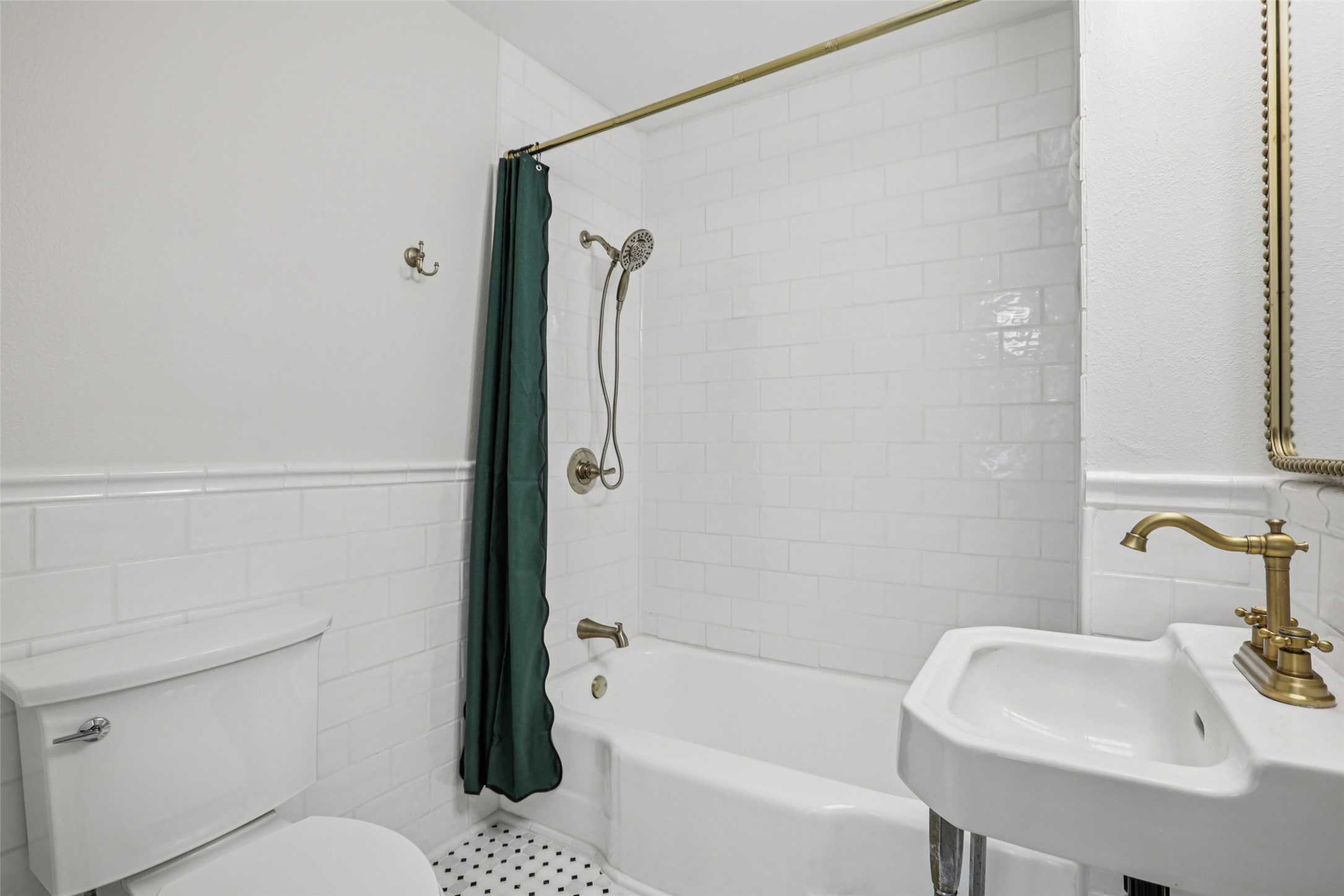 602 Short Street Smithville, TX 78957 - Photo 4 of 27 a bathroom with a sink toilet and shower