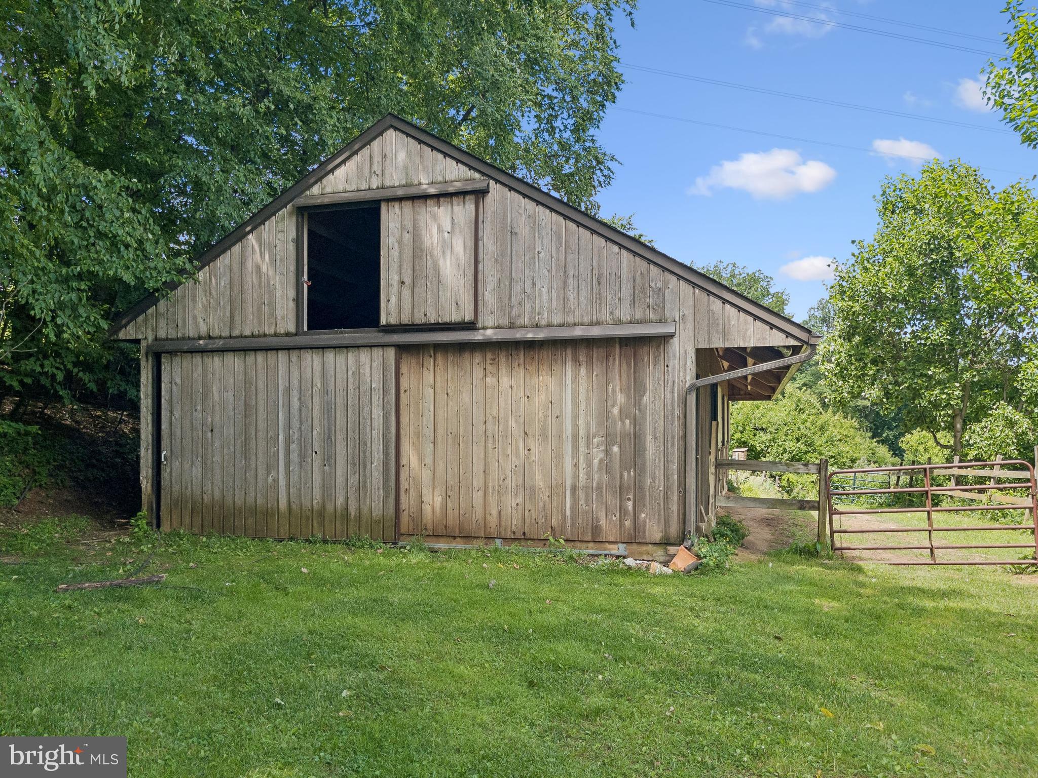 407 Miller Road Reading, PA 19608 - Photo 27 of 37 Horse barn