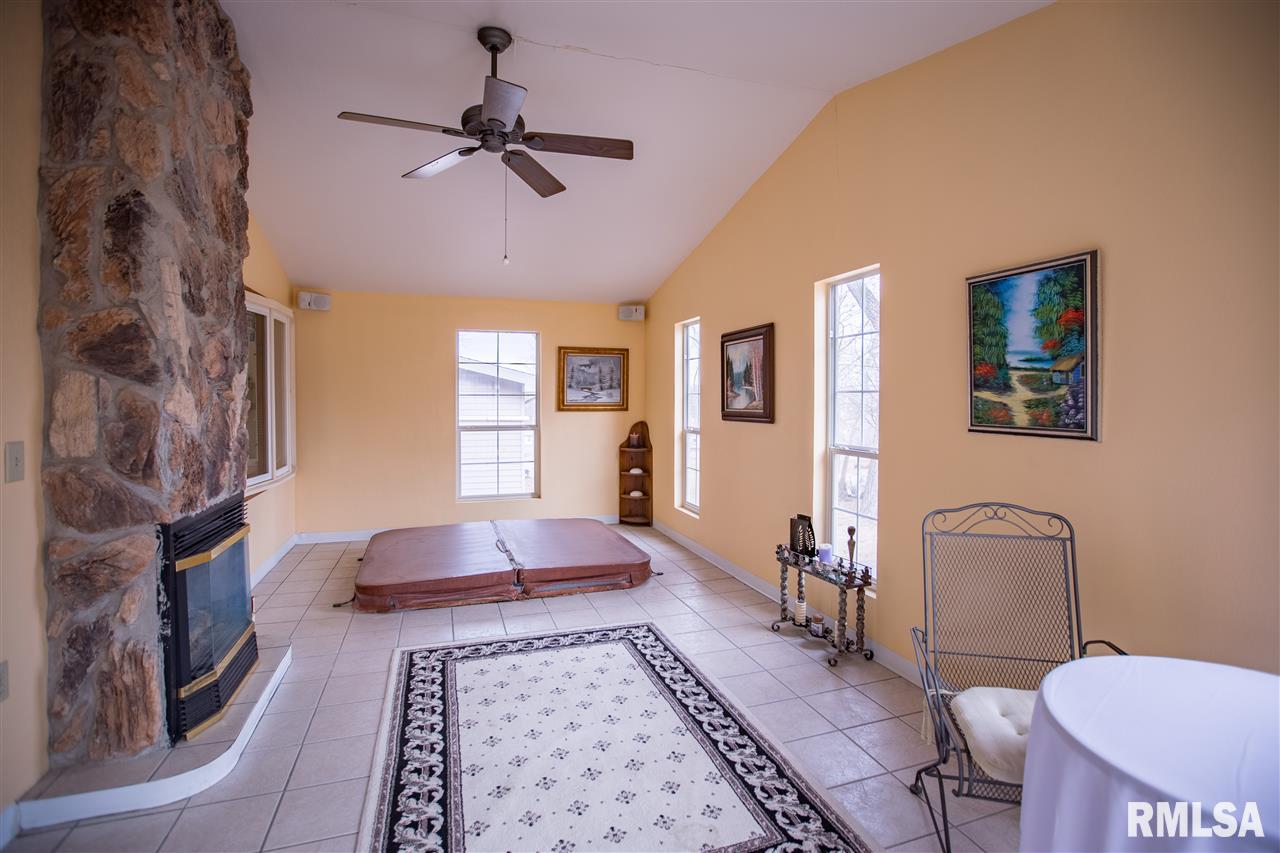 7905 Knoxville Road Milan, IL 61264 - Photo 9 of 24 Gallery Image 9