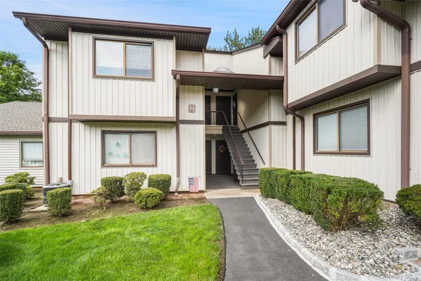 $365,000 | 109 Village Road, Unit D, Yorktown Heights, NY 10598
