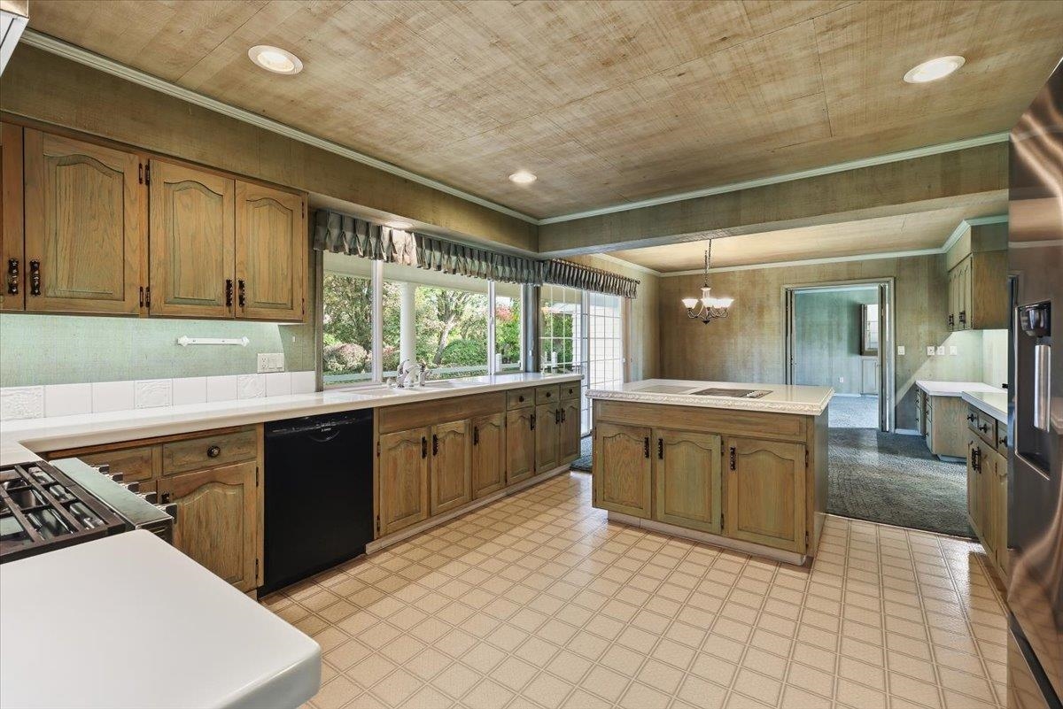 3433 South High Drive Spokane, WA 99203 - Photo 16 of 50