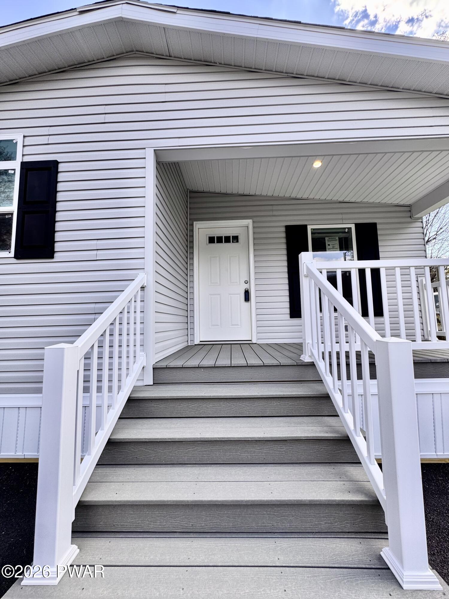 102 Middle Road Greentown, PA 18426 - Photo 2 of 41