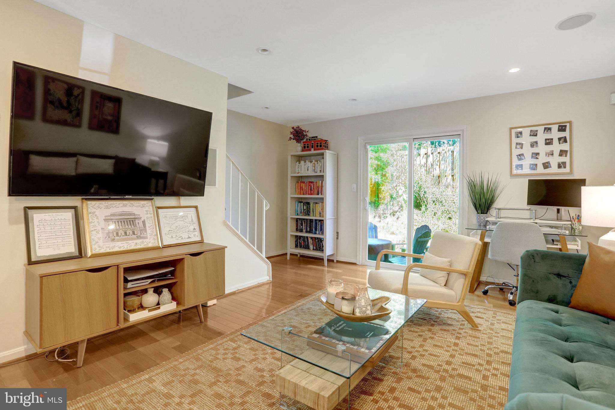 3907 9th Road South Arlington, VA 22204 - Photo 12 of 35 Living Room